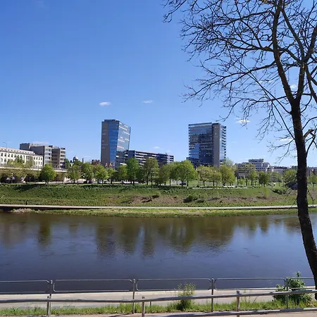 Shortstopstudent * Vilnius